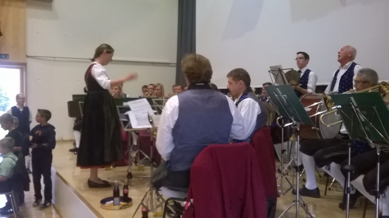 2014.09.14_1_Birgit dirigiert Marktmusik.jpg